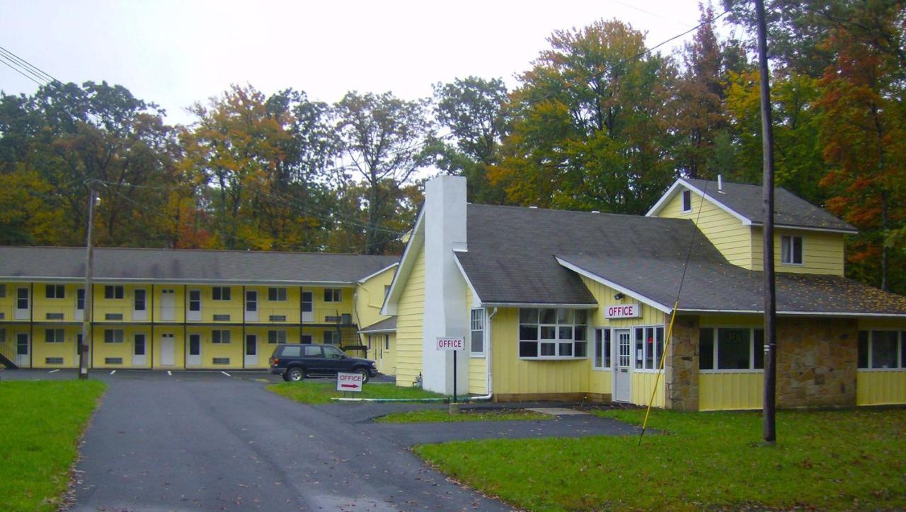 Country Place Inn And Suites White Haven Bagian luar foto