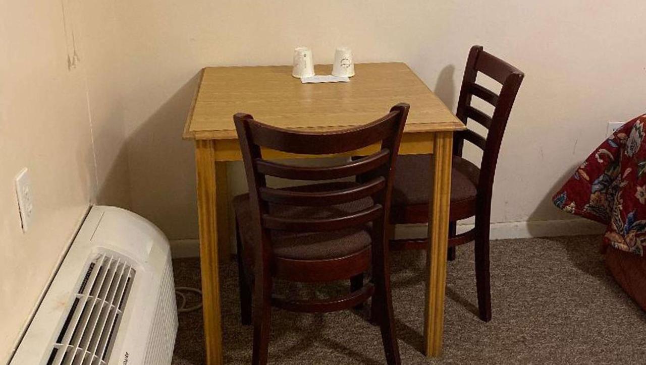 Country Place Inn And Suites White Haven Bagian luar foto