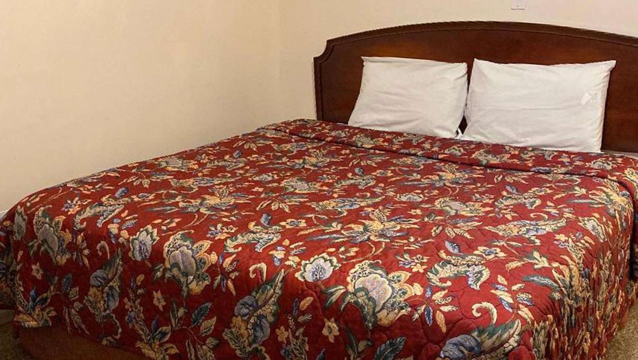 Country Place Inn And Suites White Haven Bagian luar foto