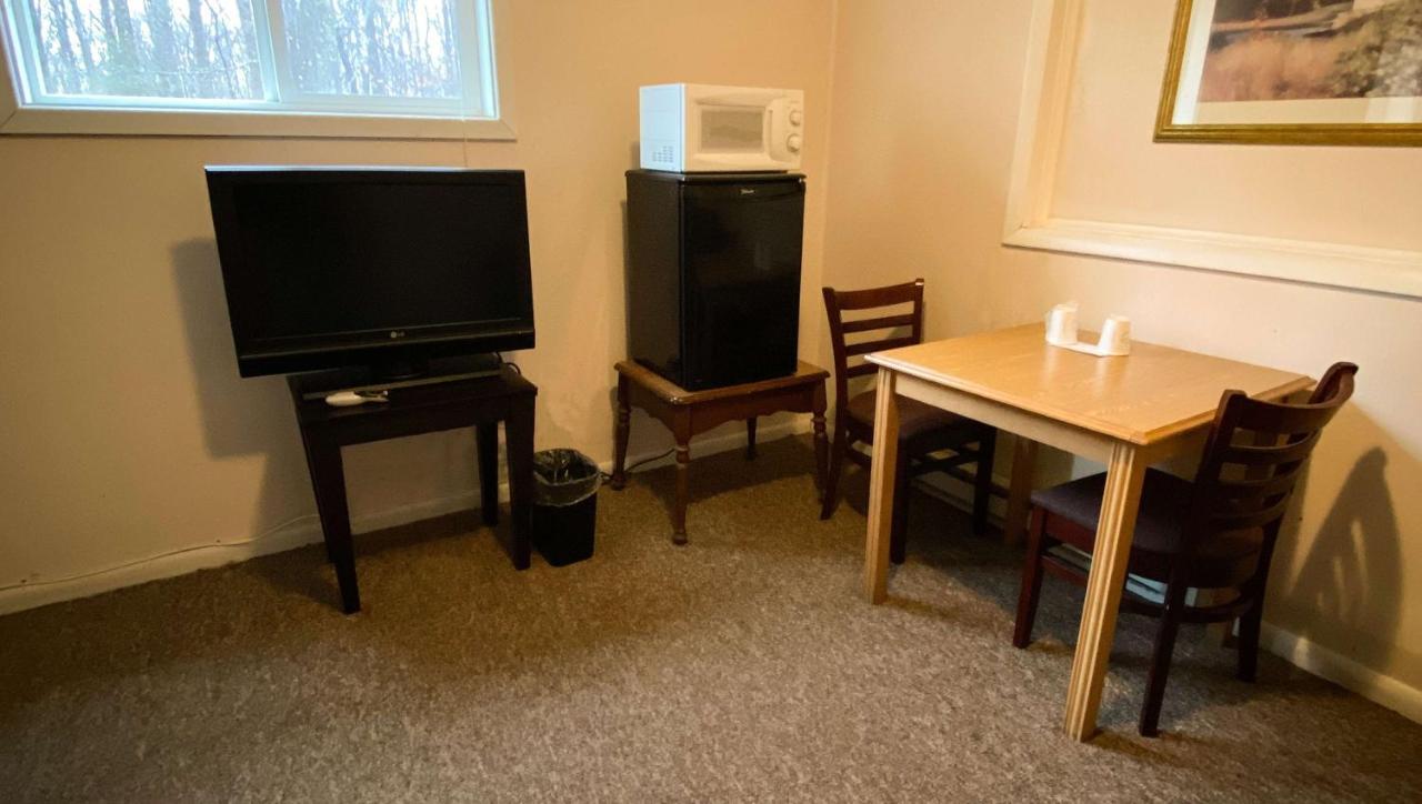 Country Place Inn And Suites White Haven Bagian luar foto