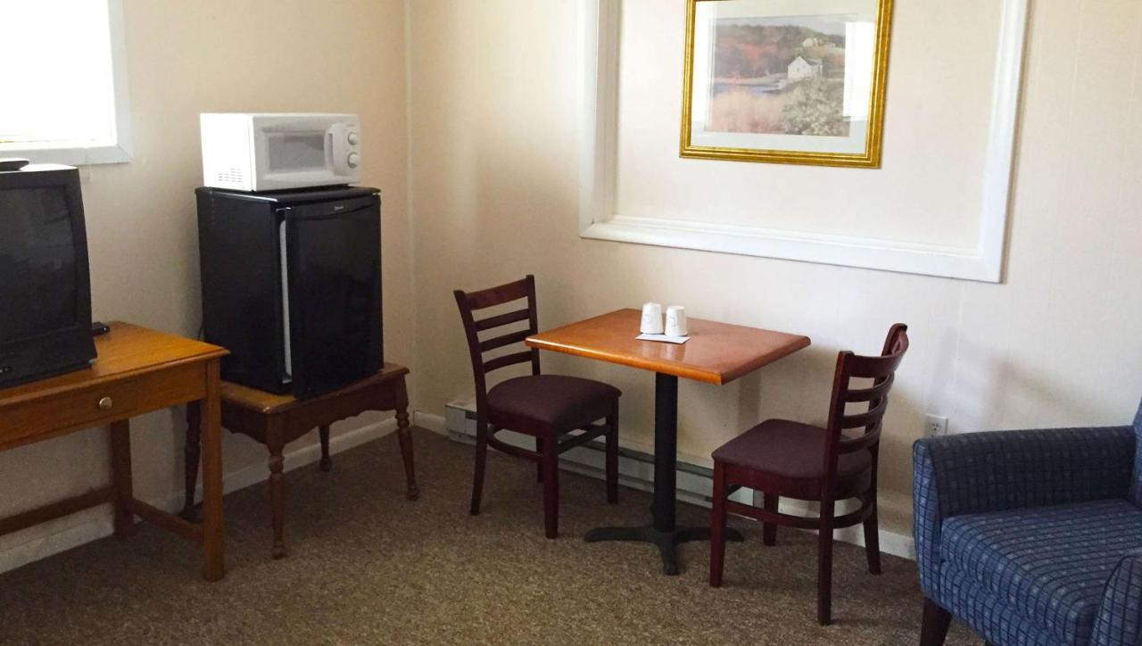 Country Place Inn And Suites White Haven Bagian luar foto