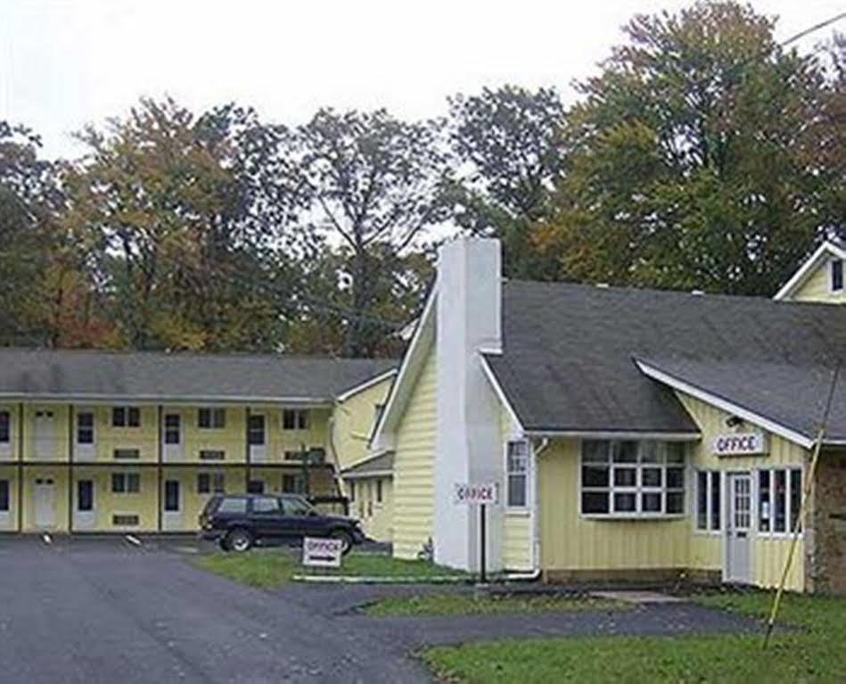 Country Place Inn And Suites White Haven Bagian luar foto