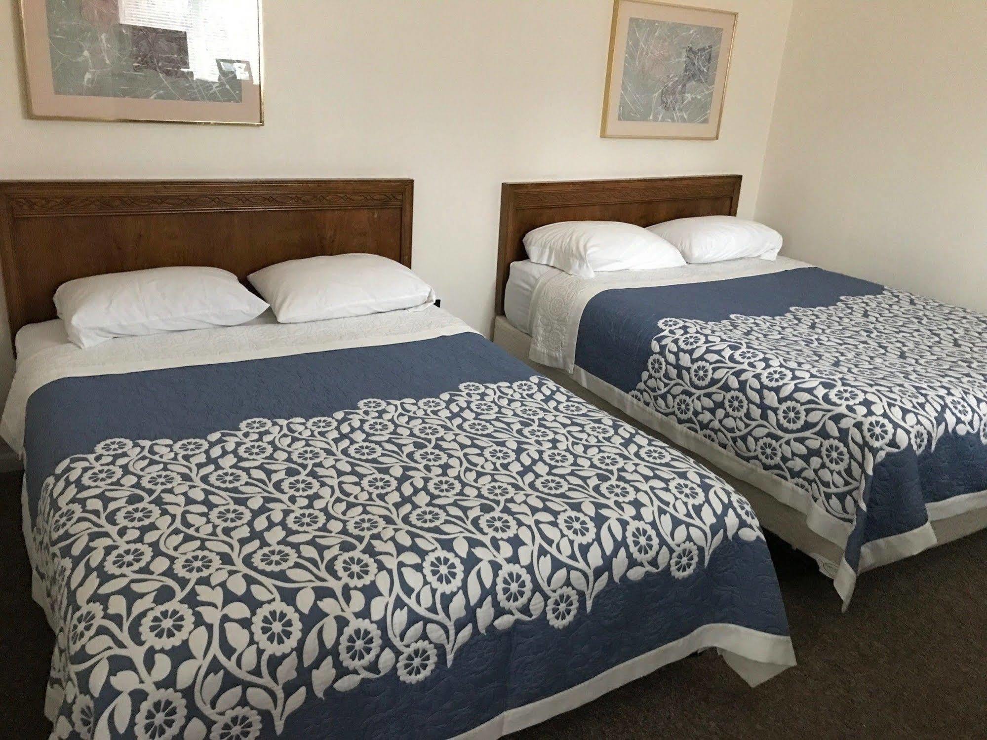 Country Place Inn And Suites White Haven Bagian luar foto